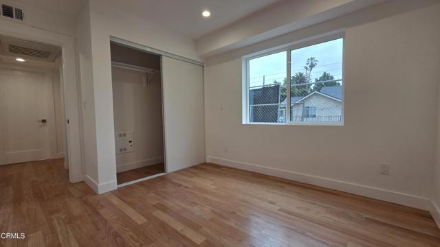 Building Photo - 915 N Ridgewood Pl