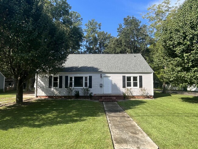 Primary Photo - 1211 Laurel St