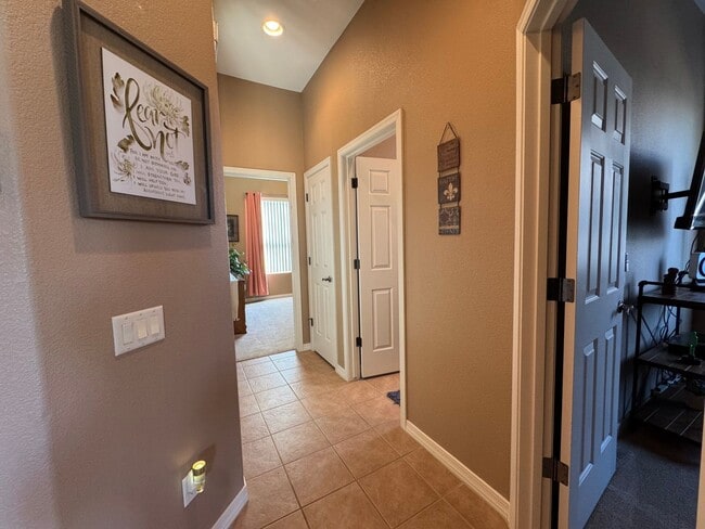 Building Photo - Luxurious Furnished Golf Course Short-Term Rental