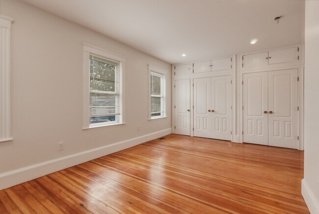 Building Photo - 311 N Harvard St