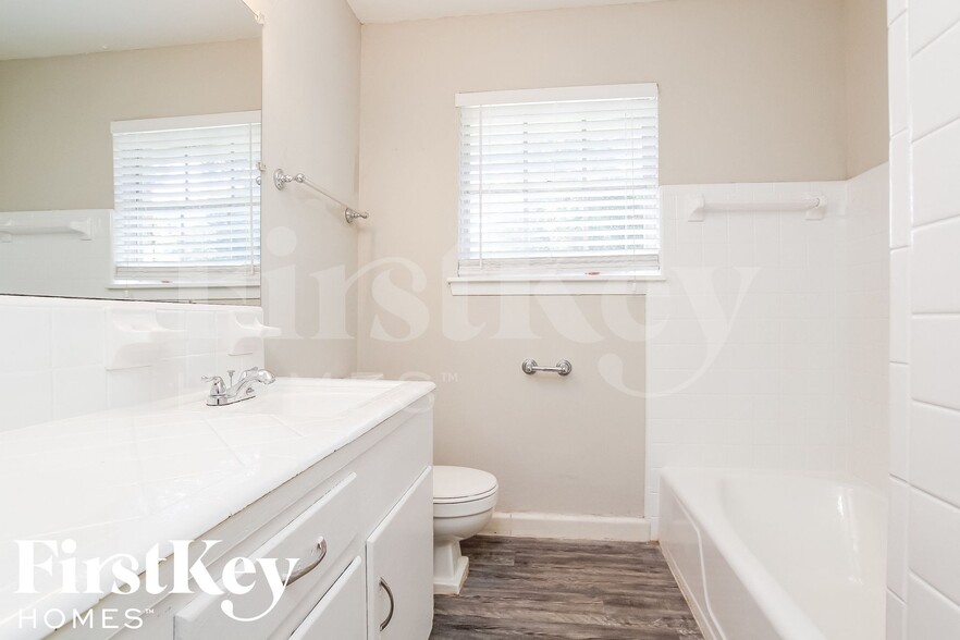 Building Photo - 13322 Oak Leaf Ln