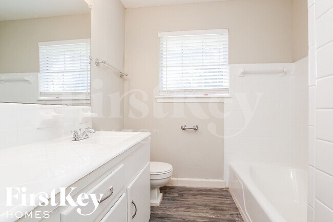 Building Photo - 13322 Oak Leaf Ln