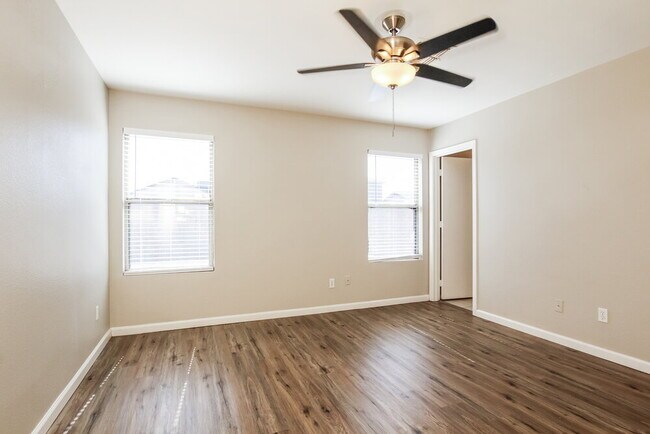 Building Photo - 11509 W Bloomfield Rd