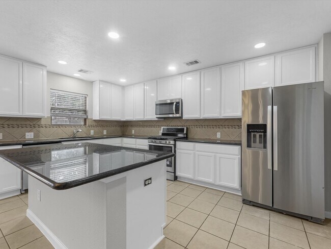 Building Photo - 6730 Crescent Creek Ln