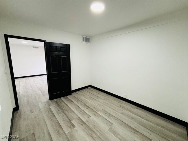 Building Photo - 1922 Fairfield Ave