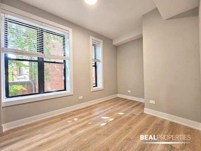 Building Photo - 438 W Belden Ave