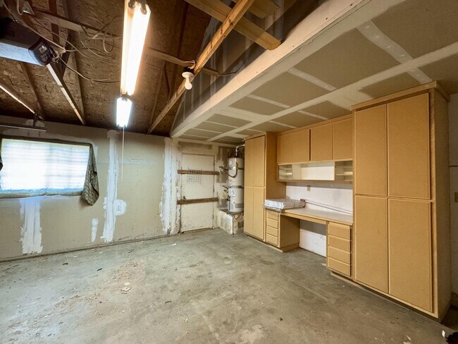 Building Photo - 9808 Susan Ave