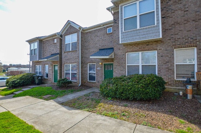 Building Photo - Downtown Walkable Townhome | 3 Bed | 2 Bath | $1,750