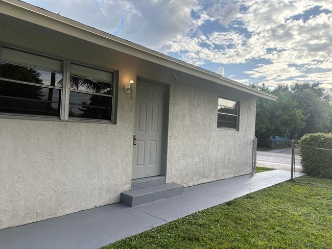 Building Photo - 1704 Citation Dr