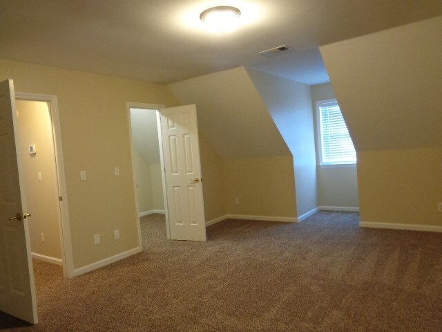 Building Photo - 2702 Camden Ct