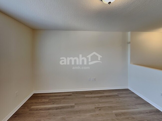 Building Photo - 544 Westcliffe Dr