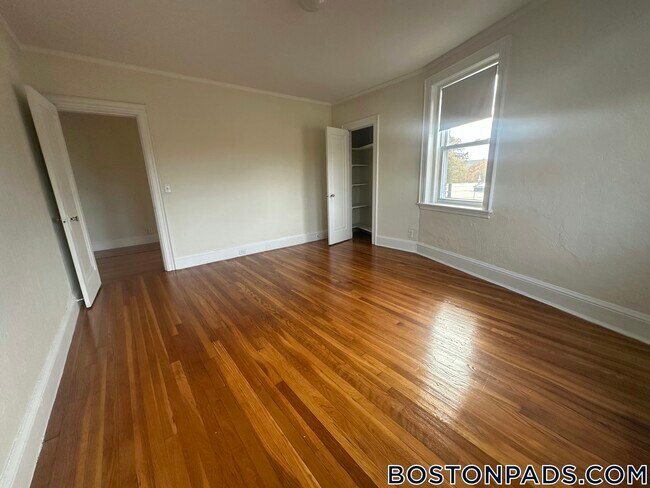 Building Photo - 2045 Commonwealth Ave