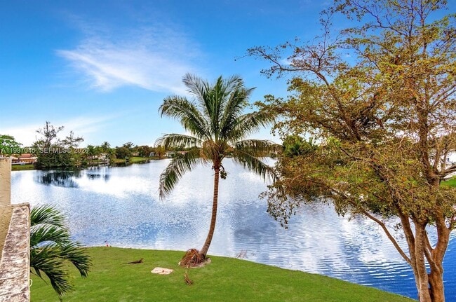 Building Photo - 8980 Palm Tree Ln