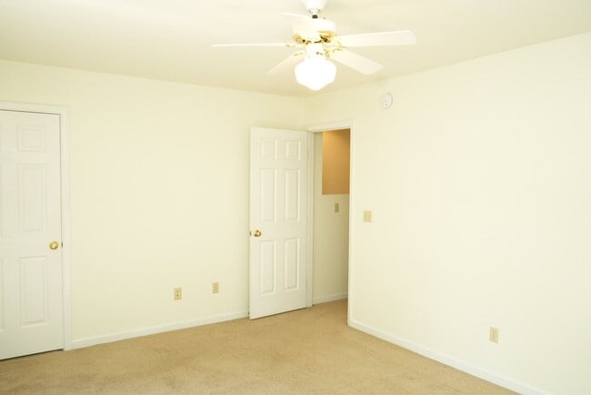 Building Photo - 111 Darien Terrace