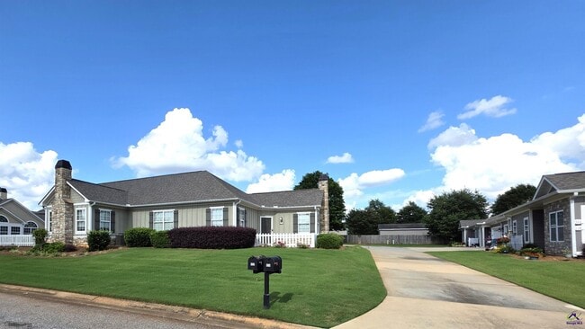 Building Photo - 412 Nandina Ct