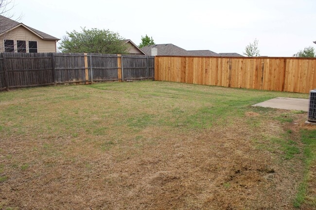 Building Photo - Lovely 3 BR 2 BA Home for Lease in Cross Oak Ranch Addition