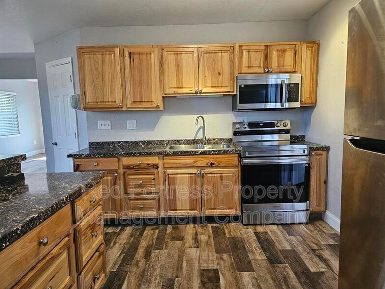 Building Photo - 433 South Dr