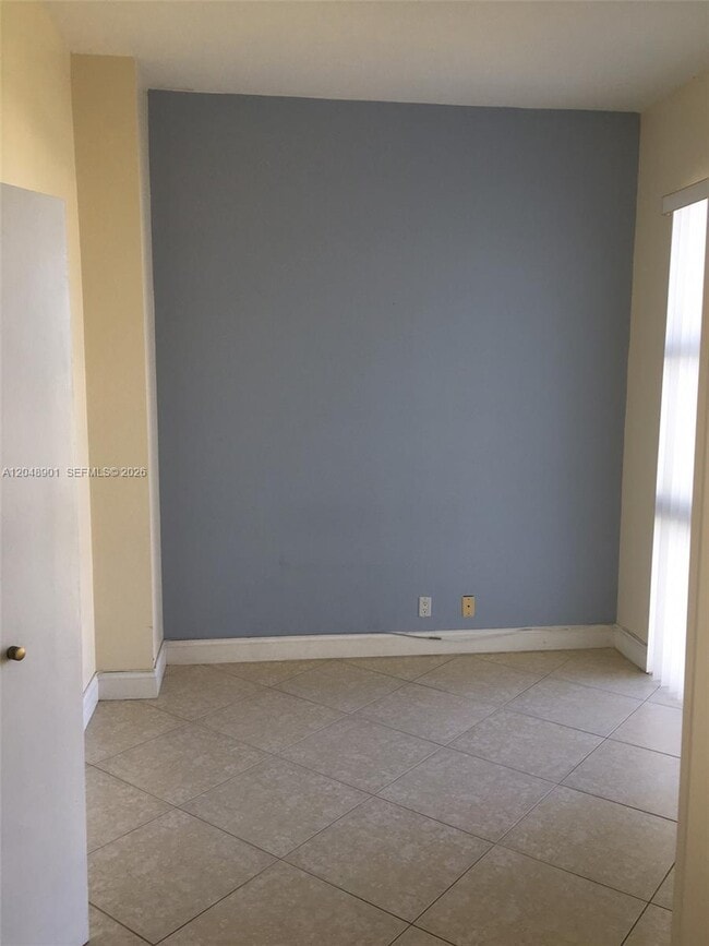 Building Photo - 20379 W Country Club Dr