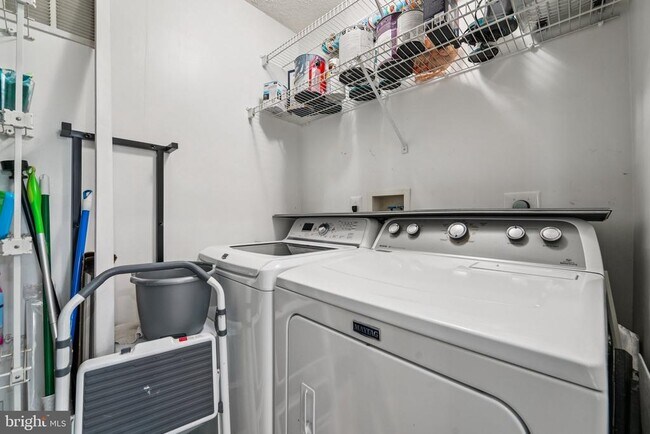 Building Photo - 2444 Blue Spring Ct