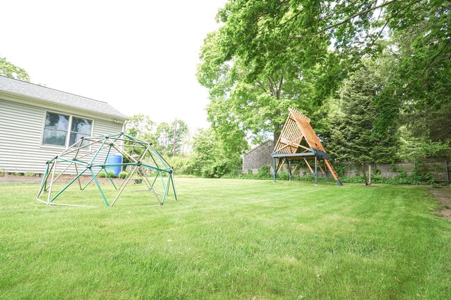 Building Photo - 48 Fales Ave