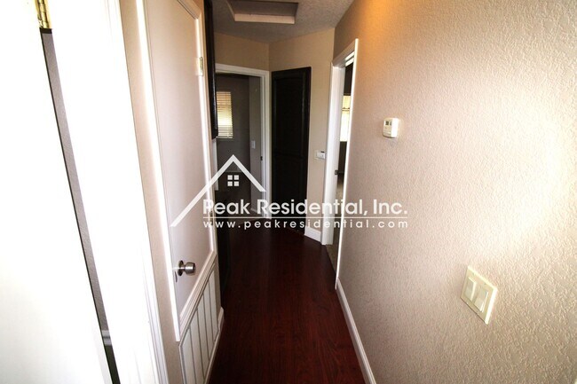 Building Photo - Spacious 3bd/2.5ba Antelope Home with 2 Ca...