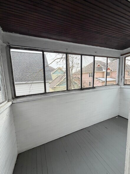 Building Photo - 612 Cherry St