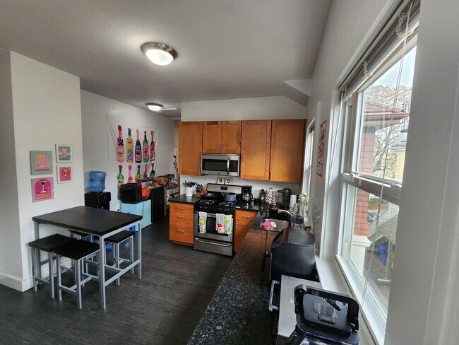 Building Photo - Modern 4-Bed, 2-Bath Near BU — Newly Renov...