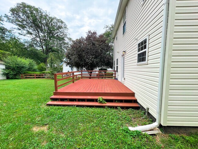 Building Photo - Lovely Traditional 5BR/3BA home in excelle...