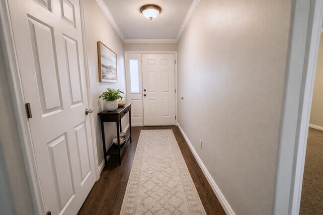 Building Photo - 720 E 1500 S