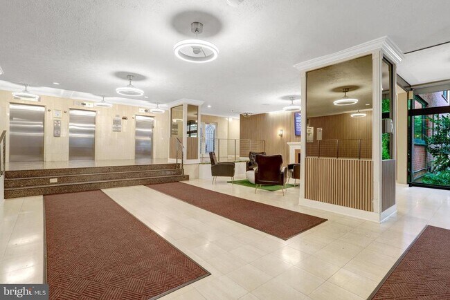Building Photo - 1021 Arlington Blvd