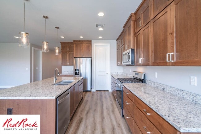 Building Photo - Beautiful 4-Bedroom 2.5 Bath with a 3 Car ...