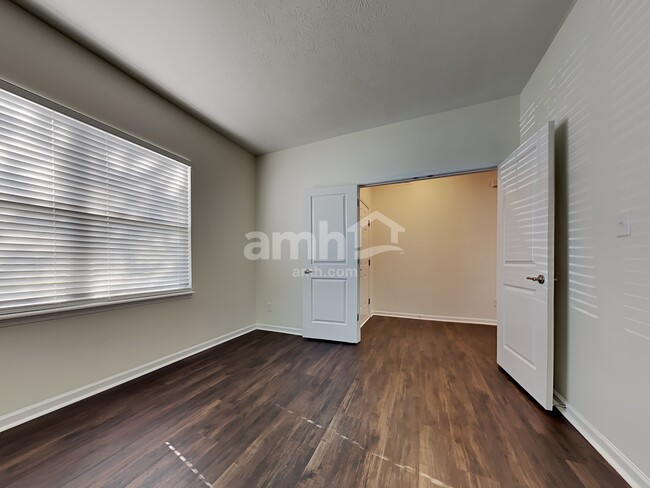 Building Photo - 5880 Aldridge Dr