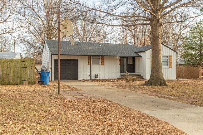 Building Photo - Beautiful 3 bedroom 2 bath, Available Now!!