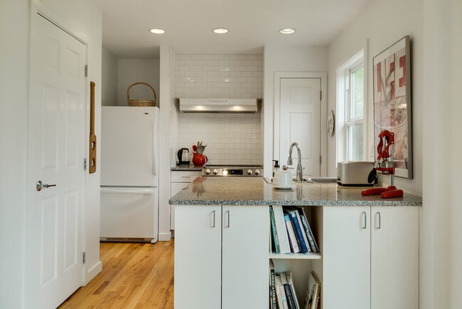 Building Photo - 5005 NE Mason Ct