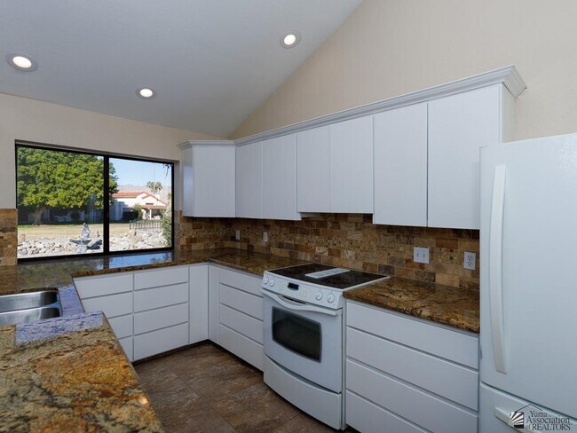 Building Photo - 12538 E Del Rico