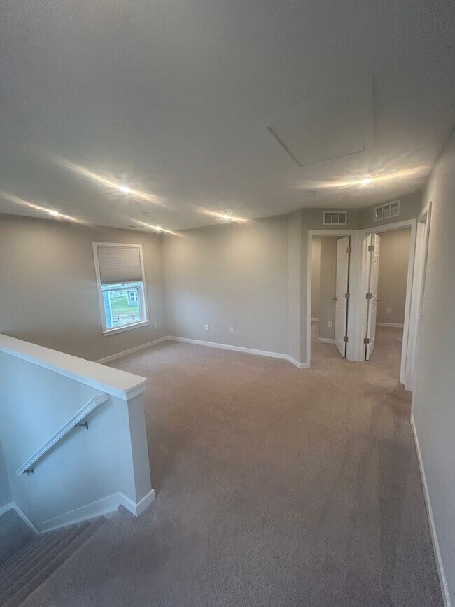 Building Photo - Must See New Construction In Mount Washing...