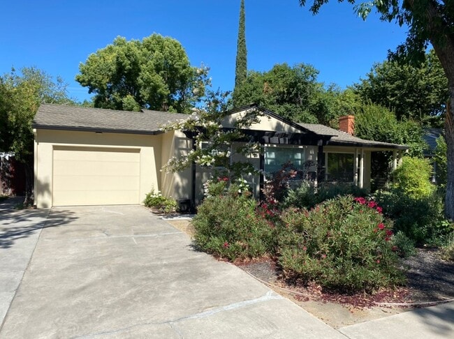 Building Photo - 2 bedroom bungalow in La Loma neighborhood!