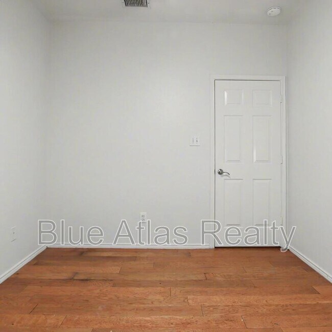 Building Photo - 4905 Canberra Ln