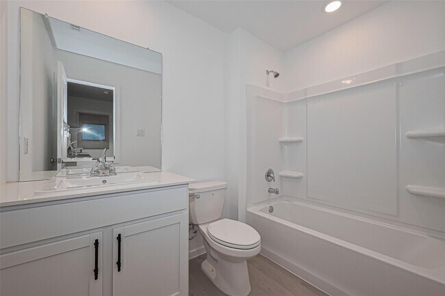 Building Photo - 27615 Village Cir Dr
