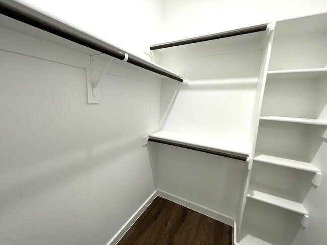 Building Photo - 1127 Eloise Dr