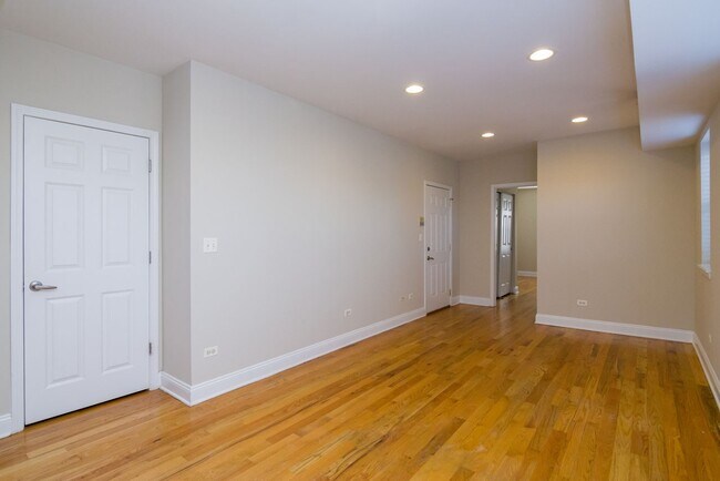 Building Photo - 6501 N Claremont Ave