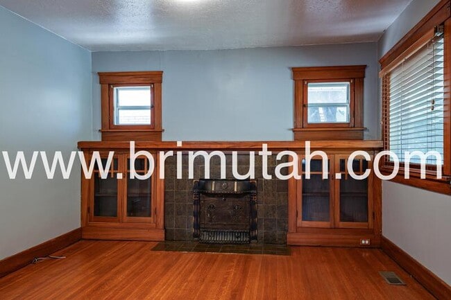 Building Photo - 628 Browning Ave