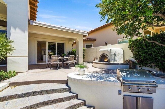 Building Photo - 78905 Mission Dr W