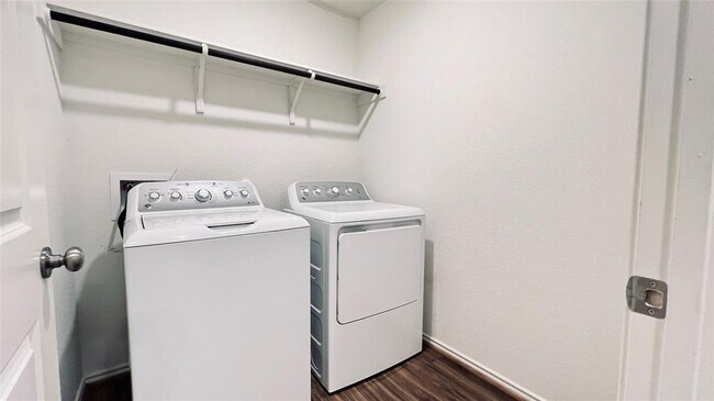 Building Photo - 5817 Bellissima Way