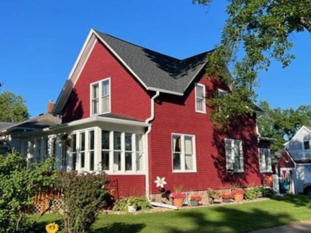 Building Photo - 900 S Cedar Ave