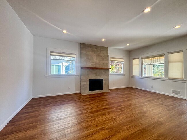 Building Photo - 8019 Corliss Ave N