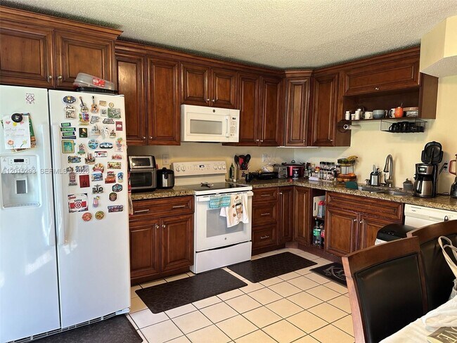 Building Photo - 8025 SW 107th Ave
