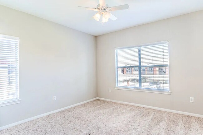 Building Photo - Pet-Friendly 2-Bed with Amenities!