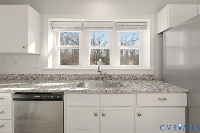 Building Photo - 5600 Woods Walk Rd