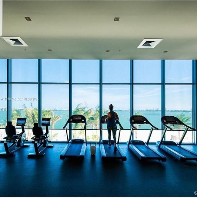 Building Photo - 2900 NE 7th Ave